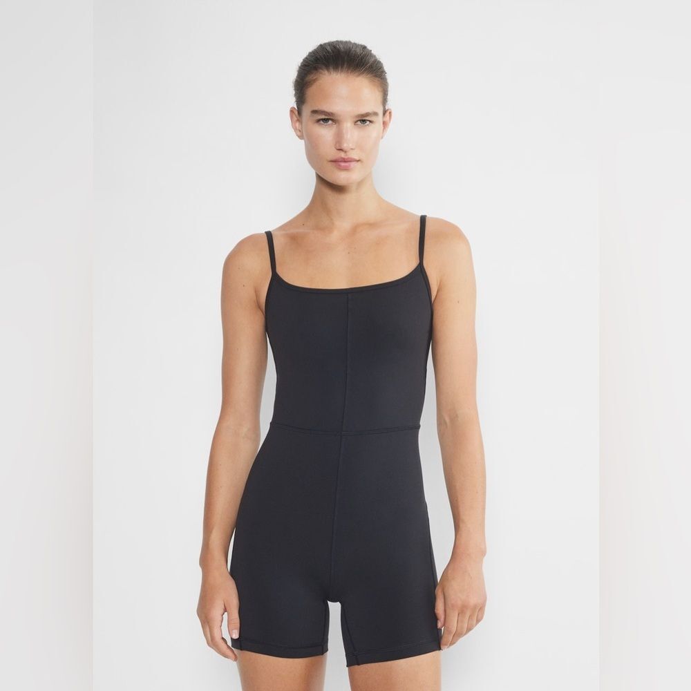 Aritzia Golden LIFE Divinity 5" Romper Sweat-wicking Scoopback Romper XL Black